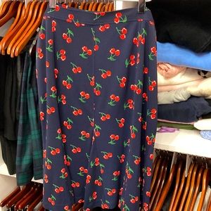 Talbots 14 Knit Navy Blue and Cherry Red Print Skirt with Side Zipper